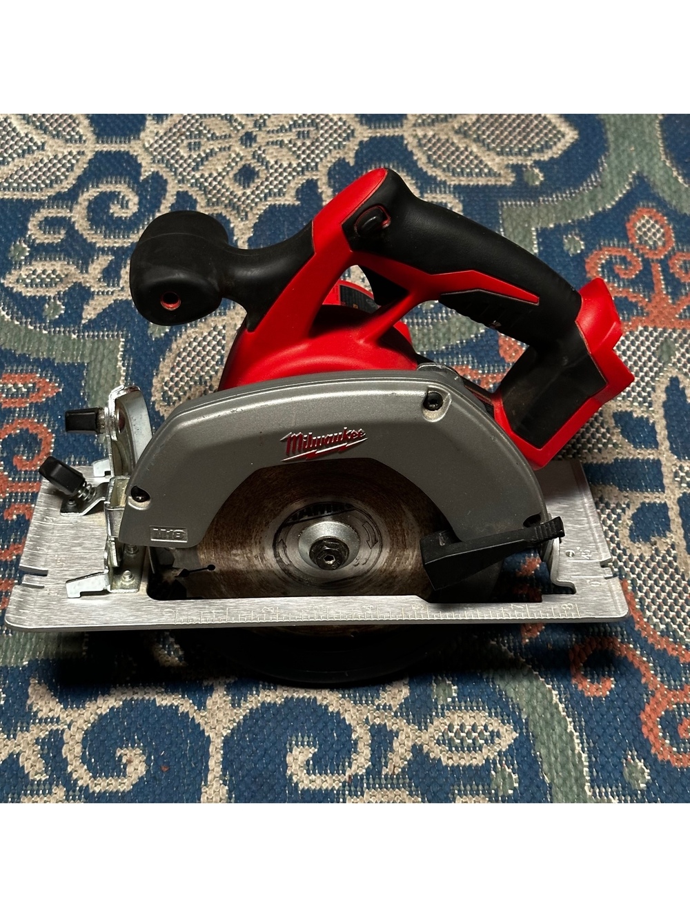 Milwaukee 2630-20 M18 18V 6-1/2” Cordless Circular Saw Tested Tool Only